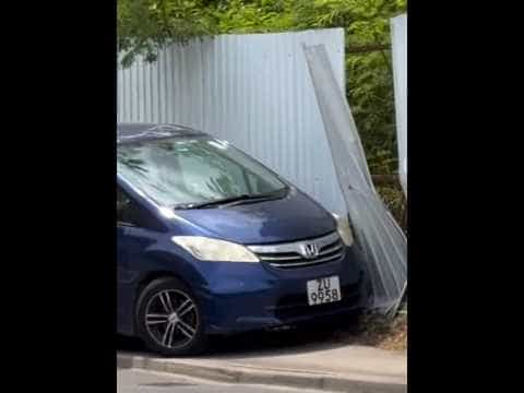 直擊 - ZU9958 你撞爛人地啲野就咁走阿