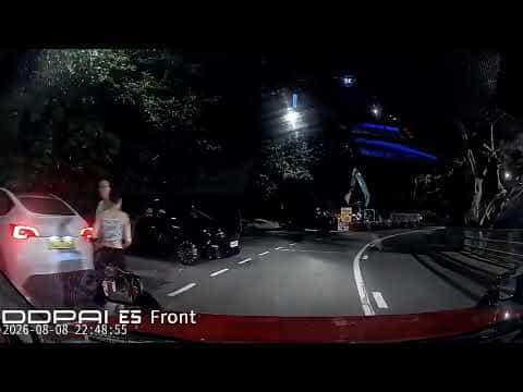 車CAM直擊 - 呢啲位就算拖實小朋友 都係企入啲安全 🫣