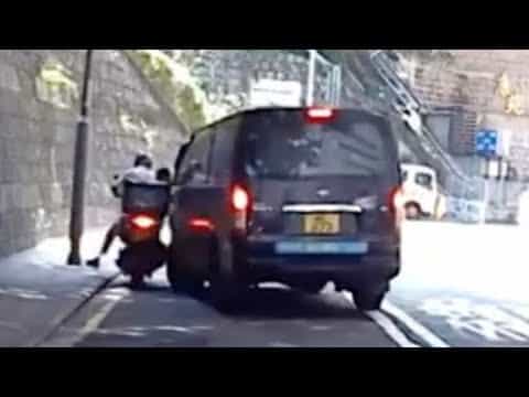 車CAM直擊 - 貨Van等倒車泊位 電單車等唔切攝位險撞跌