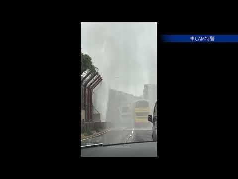 車CAM直擊 - 薄扶林道水管爆裂 水柱幾層樓咁高 😂 免費洗車
