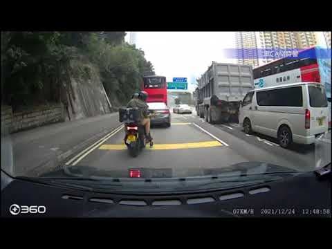 車CAM直擊 - 波子臨到影線先停低插隊，泥鬼收掣不及隊咗埋去