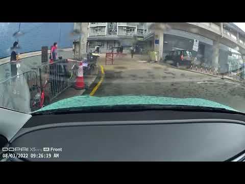 車CAM直擊 - 元洲邨有車撞埋去更亭