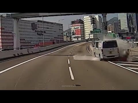 車CAM直擊 - 青葵公路 貨Van分岔路口撼水馬 撞完繼續行無事發生