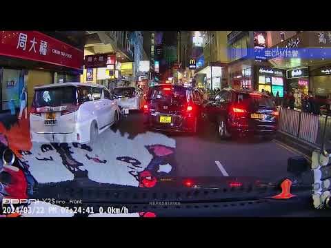 車CAM直擊 - 臨走聽到前面司機講：我轉晒出黎㗎喎🤷🏻‍♂️￼萬邦行對出兩車相撞