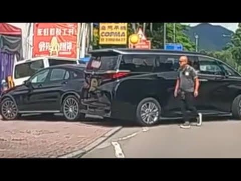 車CAM直擊 - 誰對誰錯？咁啱得咁橋🫢兩邊一齊倒車炒埋一碟