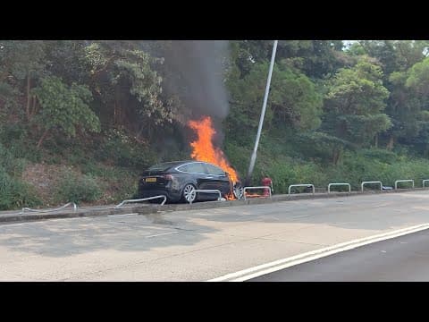 車CAM直擊 - (意外後現場)  將軍澳寶琳路 Tesla 撞電燈柱後起火