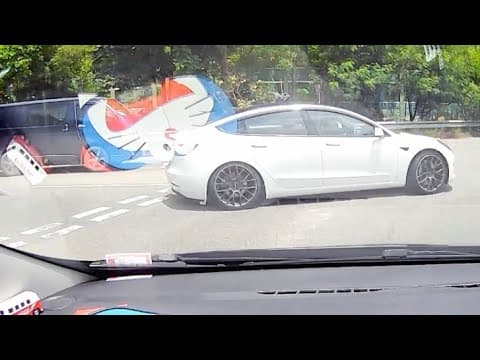 車CAM直擊 - 白色Teslun 女司機 CV227🤬DLLM 迴旋處直出唔L睇路？
