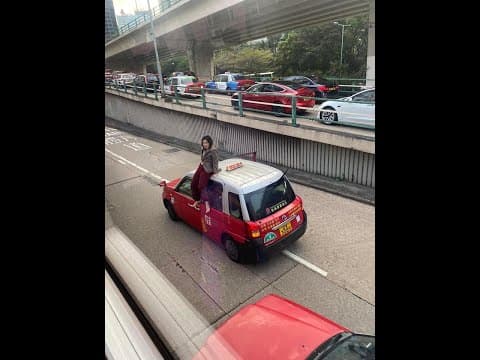 車CAM直擊 - 灣仔女子危坐的士車頂 上身赤裸亂衝行車線