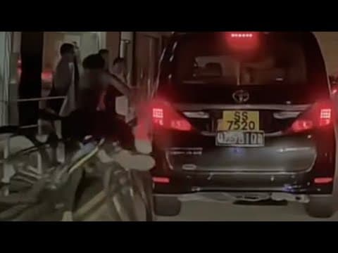 車CAM直擊 - 電動單車L揸車望手機 一回頭便撞車