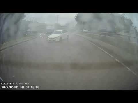 車CAM直擊 - 龍翔道觀塘方向 私家車失控自炒