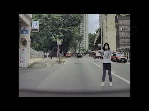 車CAM直擊 - Card Holder？石蔭邨女子衝出馬路大字型擋車