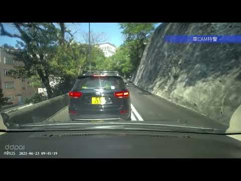 車CAM直擊 - 山頂道近警署 私家車自炒石壆