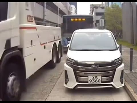 車CAM直擊 - 九巴拖車甩拖連撞兩車 臨華街