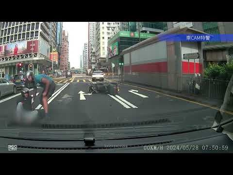 車CAM直擊 - 亞皆老街 Benz Cut線害雙騎電單車派牌 SE2543