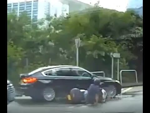 車CAM直擊 - 大涌道迴旋處 電單車被私家車撞跌