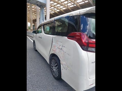 車CAM直擊 - 寶琳北路迴旋處 巴士撞七人車 事發經過