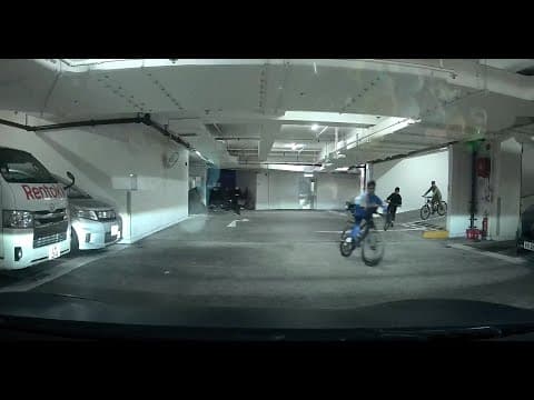 車CAM直擊 - 南亞生仔更加要考牌 東涌停車場小心單車