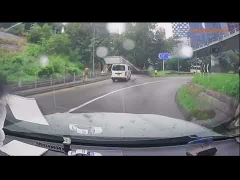 車CAM直擊 - 中電貨Van司機飄住入隧道 好型😳