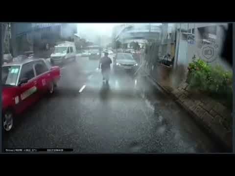 車CAM直擊 - (另一角度) 九龍灣發雞盲司機衝紅燈撞車 紅咗咁耐仲衝出去