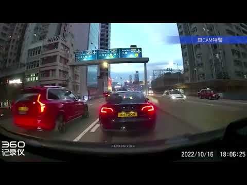 車CAM直擊 - 呢個百厭星彈出彈入，巴士線又想彈番入嚟，見阿sir喺後面又淆底！🤣