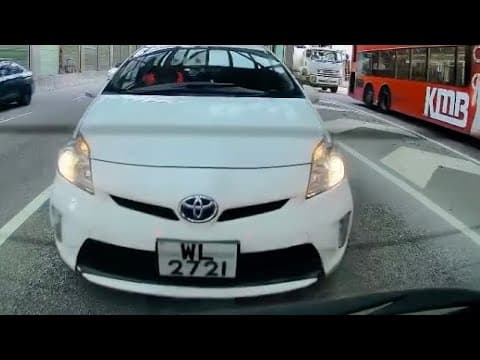 車CAM直擊 - 唔止打尖叻 發夢撞車仲叻