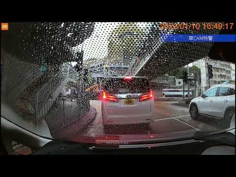 車CAM直擊 - 漆咸道北 吊雞車撞爛交通燈 不顧而去