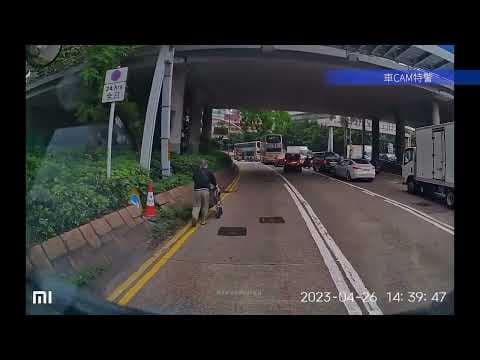 車CAM直擊 - 推住輪椅行漆咸道南😅