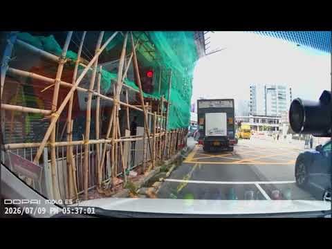 車CAM直擊 - 土瓜灣道火車衝紅燈攔腰撞車