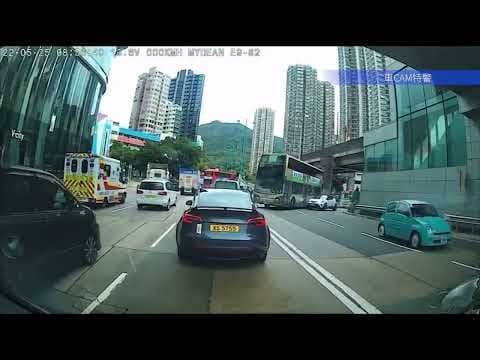 車CAM直擊 - 屯門西鐵站燈口彎位 CHR與巴士相撞