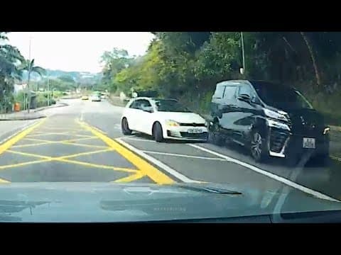 車CAM直擊 - 西貢公路大涌口路交界 私家車讓線駛出撞七人車 2024/12/25 1620