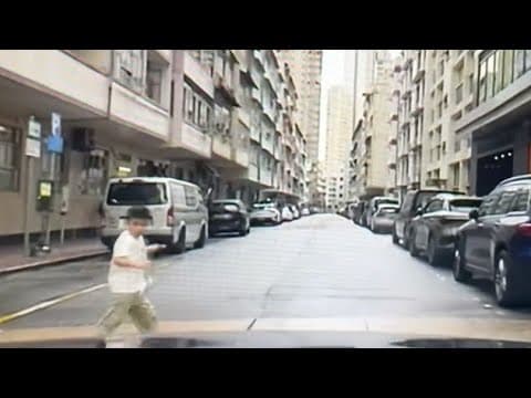 車CAM直擊 - 過馬路都唔拖實小朋友咁不負責任！