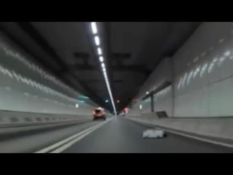 車CAM直擊 - 對頭車閃燈多數出於善意 馬路放龜命硬未夠鐘上新聞