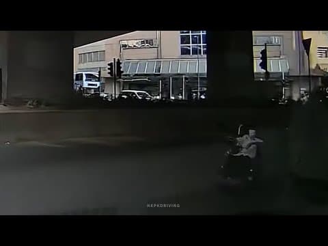 車CAM直擊 - 觀塘道天橋底近恒業街 小心呢位逆線輪椅