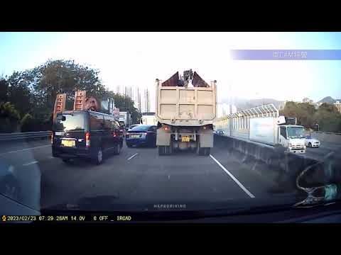 車CAM直擊 - 藍地 Tesla與泥頭車碰撞