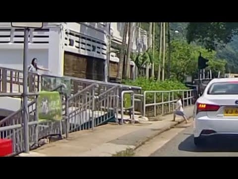 車CAM直擊 - 深水灣女童衝出馬路險被撞