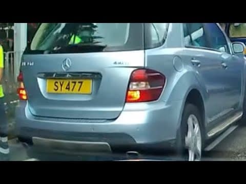 車CAM直擊 - Benz 阿姐推左走右好難捉摸