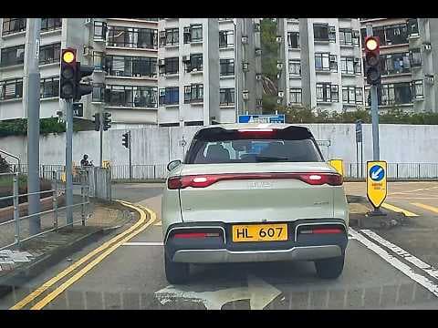 車CAM直擊 - HL607 望緊咩野？仲係紅燈無啦啦衝出去 等收信