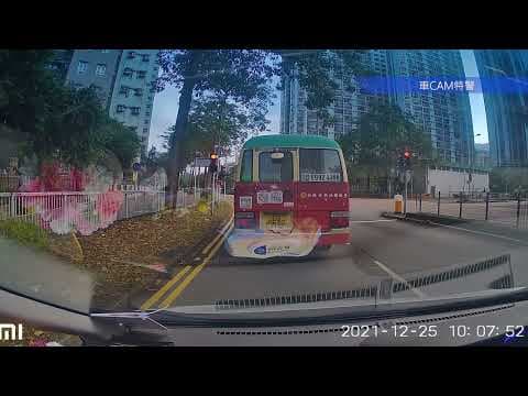 車CAM直擊 - 大圍綠Van偷雞起步疑似連衝兩支燈