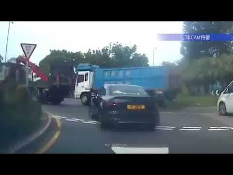車CAM直擊 - 海輝道迴旋處 貨車撞私家車
