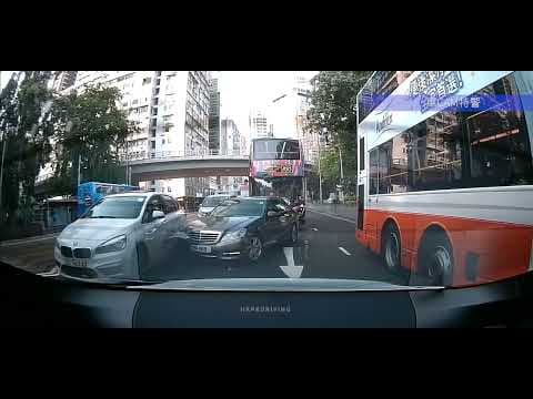 車CAM直擊 - 中央圖書館對出 Benz切線與寶馬相撞