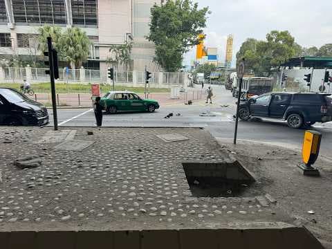 車CAM直擊 - 農夫車T骨撞上泥鬼 車頭散晒 龍門路浩船街交界