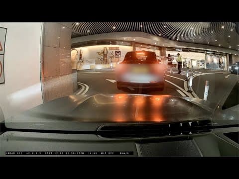 【on.cc東網】車Cam直擊：銅鑼灣時代廣場Tesla疑行錯路　司機乘客遭保安推撞 | 東呼即應：濫用公屋何其多　懶監懶管惹的禍
