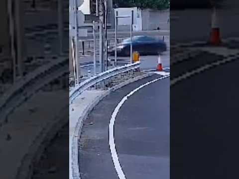 油塘交通意外￼閉路電視片段曝光！ #車cam #香港 #hk #交通意外 #gta #車cam直擊 #極速 #頭文字d #交通警 #香港車cam #shorts