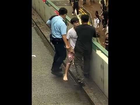 車CAM直擊 - 香港仔可疑車遇查狂飆至銅鑼灣 司機被捕一刻