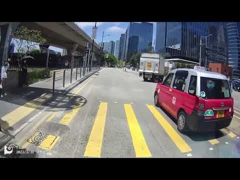 車CAM直擊 - 跑步求健康 上返行人路啦