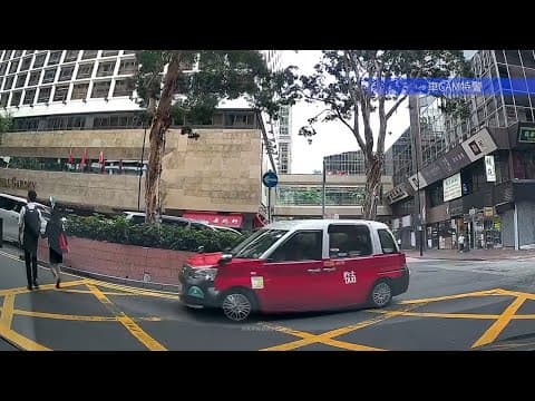 車CAM直擊 - 麼地廣場 的士撞過路人 打孖上 YC7242