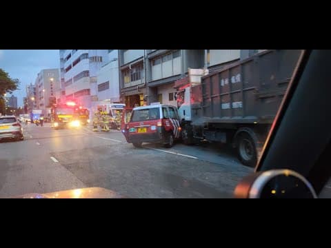 車CAM直擊 - 粉嶺樂業路 的士uturn無睇清楚被貨車撞司機位