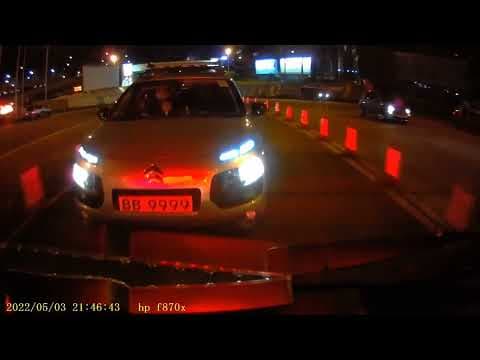 車CAM直擊 - 臨過閘口加速衝埋嚟 俾你嚇一嚇