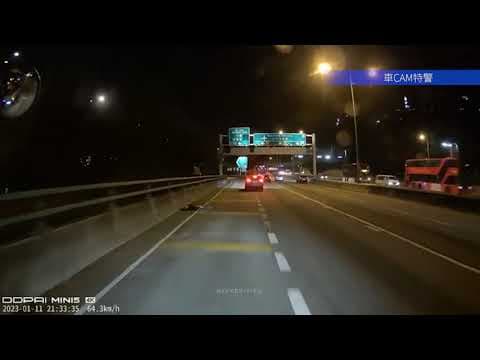 車CAM直擊 - 屯公往屯門近大欖出口，有人訓低咗路邊😨