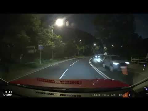 車CAM直擊 - 驚險一刻！大埔道對頭車過晒界 避唔到就迎面炒 客人竟然問啱晒點解唔照撞 😓